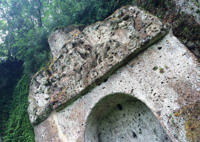 Cultural holiday Italy -Etruscans- Follow the red shoes