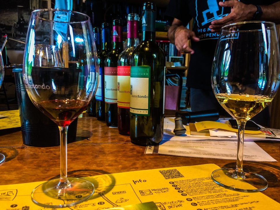 Organic wines Sassotondo Italy wine walks