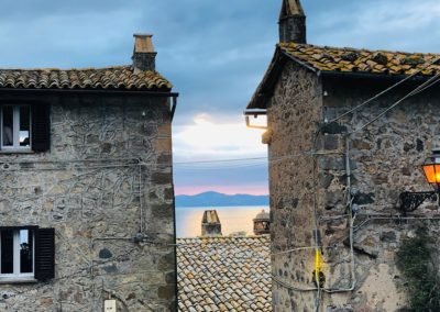 Winter hiking Bolsena follow the red shoes