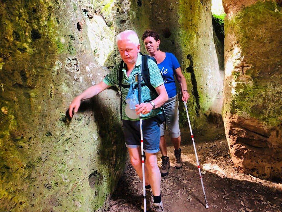 volg de rode schoentjes wandelvakantie Italie 1.jpg hermitage 1.jpg13 1 - Bolsena. Hermitage en kluizenaarsgrot.