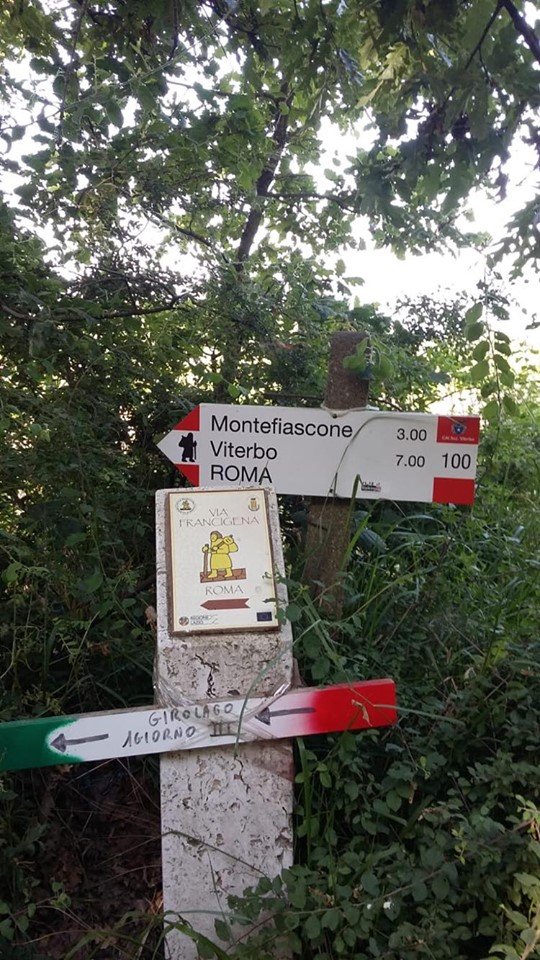 Via Francigena volg de rode schoentjes - Montefiascone at Lake Bolsena