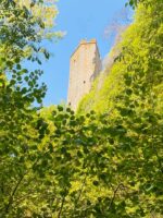 Volg-de-rode-schoentjes-Le-pyramida-Etrusca-